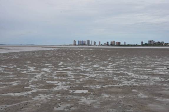 Maré baixa 'seca' o mar em São Luís - MA